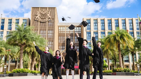 ���������˼ѧУ���ʸ���AP�γ���������